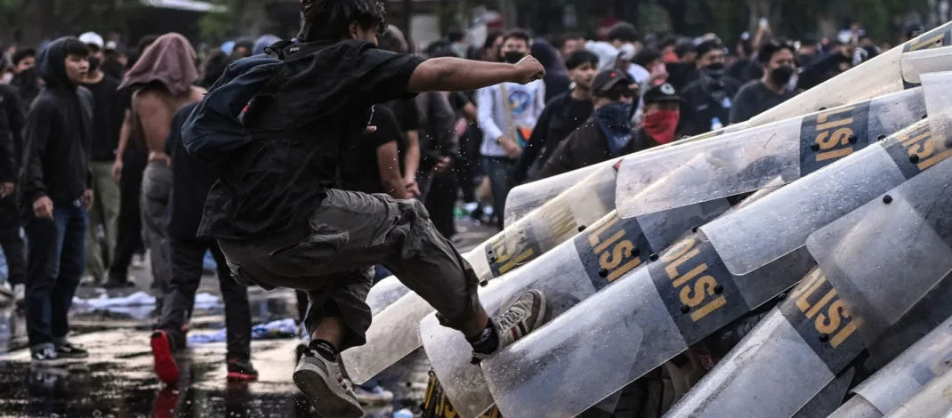 Protests Erupt in Indonesia Over Military Law as Demonstrators Clash with Police